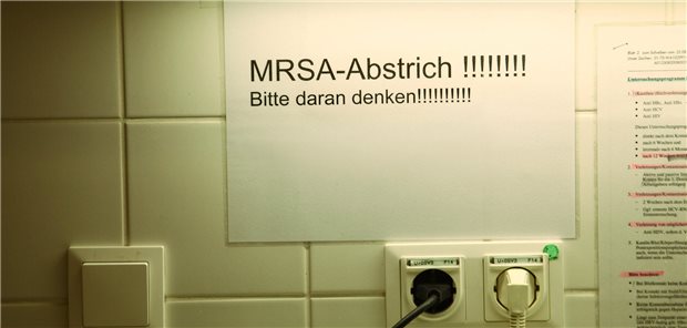 MRSA-Abstrich: Arbeitsroutine in Krankenhäusern, um multiresistente Keime zu erkennen.